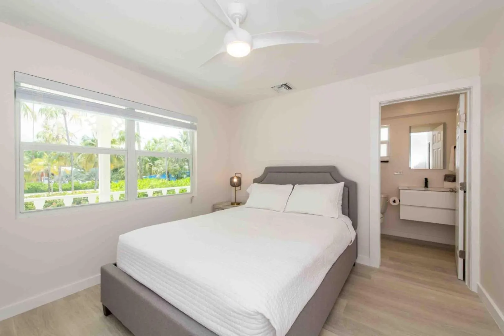 Thatch Hill - Renovated Beach House With Pool, Short Walk To The Rum Point Club Driftwood Village