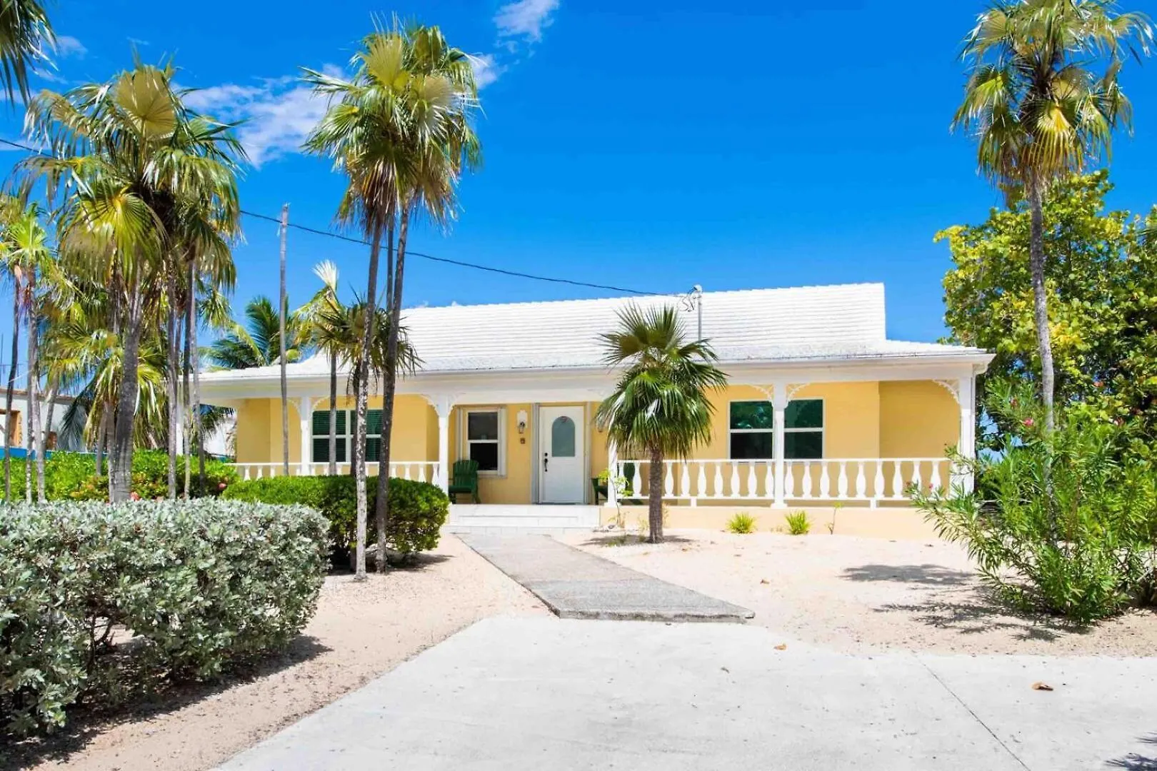 Vila Thatch Hill - Renovated Beach House With Pool, Short Walk To The Rum Point Club Driftwood Village