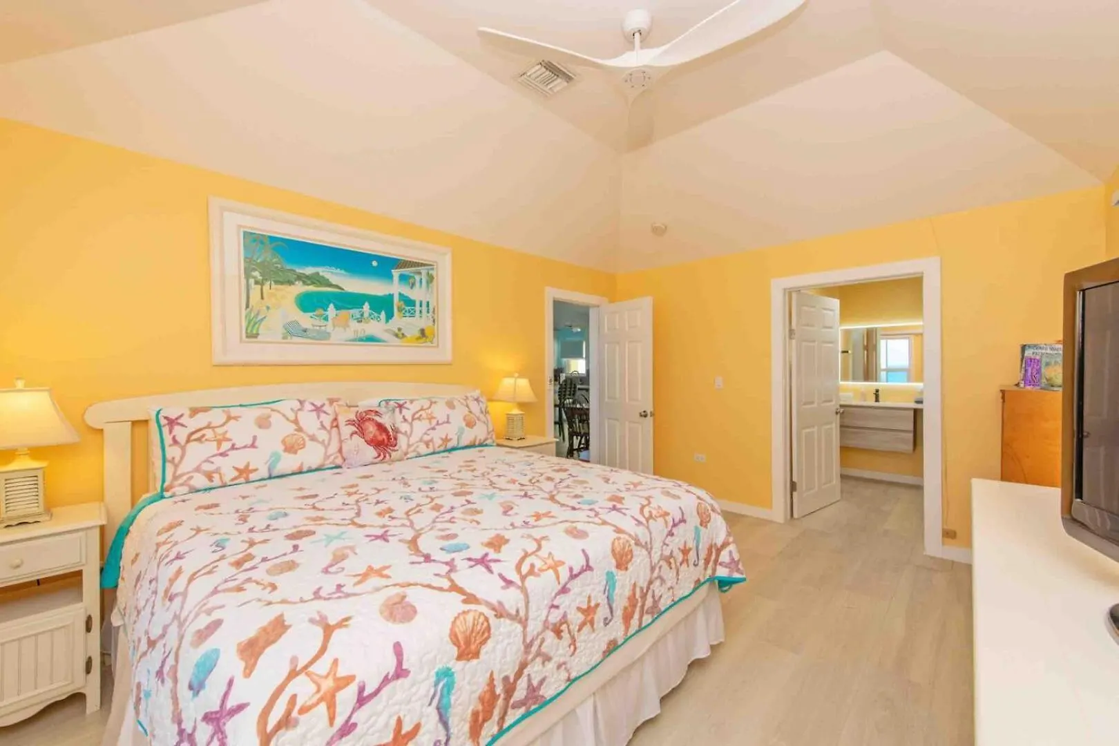 Thatch Hill - Renovated Beach House With Pool, Short Walk To The Rum Point Club Driftwood Village Vila