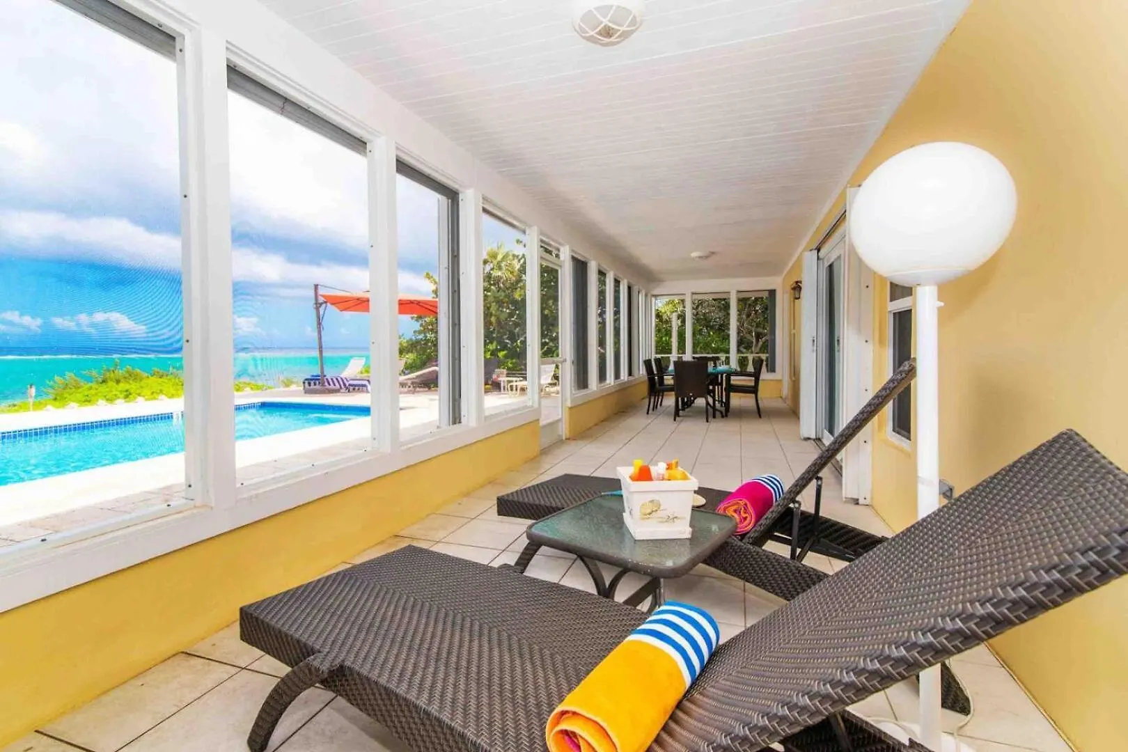 Thatch Hill - Renovated Beach House With Pool, Short Walk To The Rum Point Club Driftwood Village Vila
