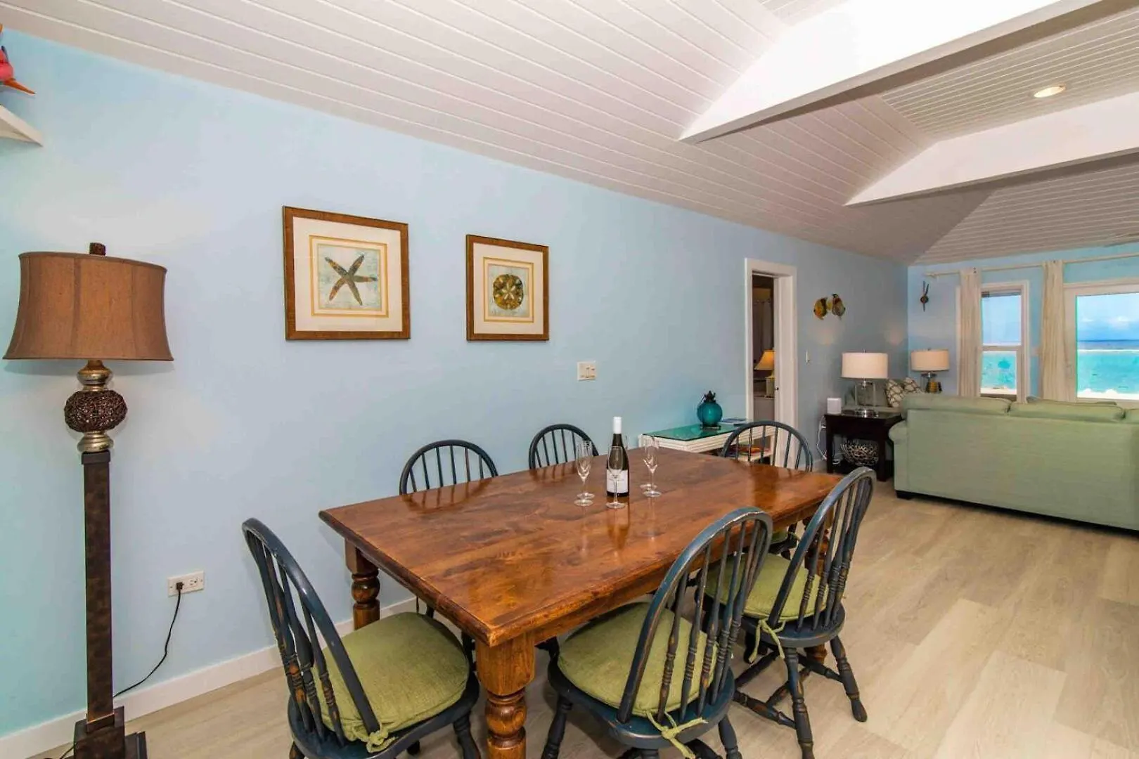 Thatch Hill - Renovated Beach House With Pool, Short Walk To The Rum Point Club Driftwood Village