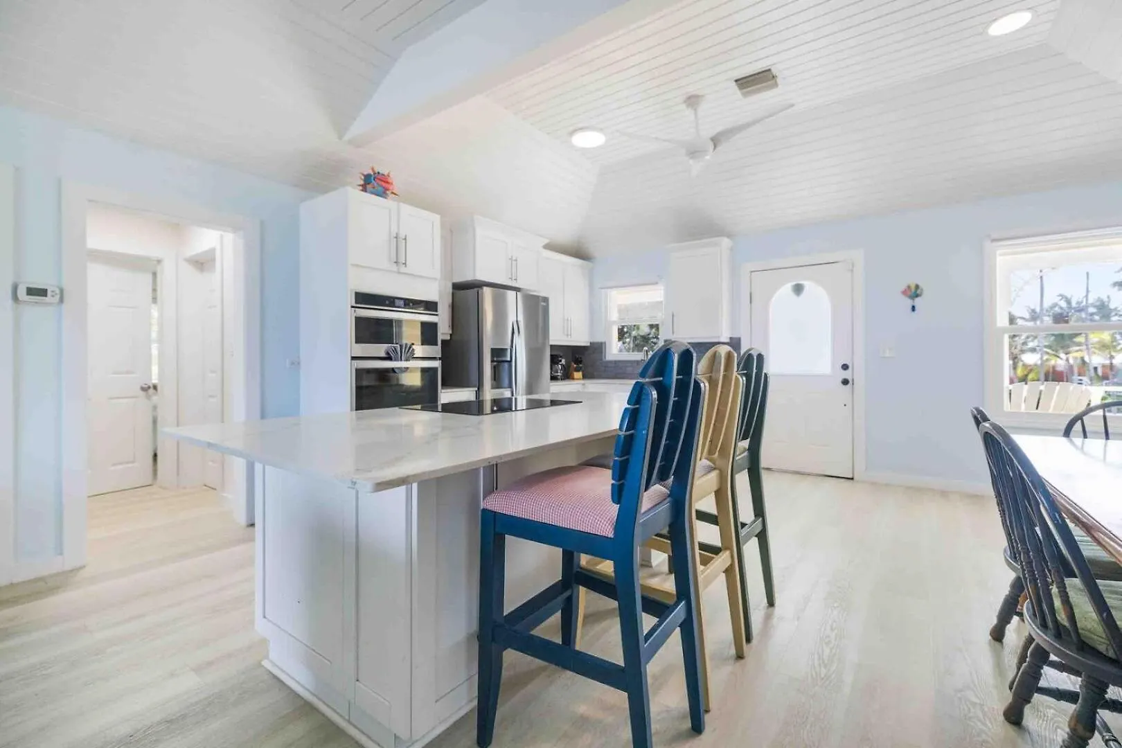 Thatch Hill - Renovated Beach House With Pool, Short Walk To The Rum Point Club Driftwood Village Kajmanské ostrovy