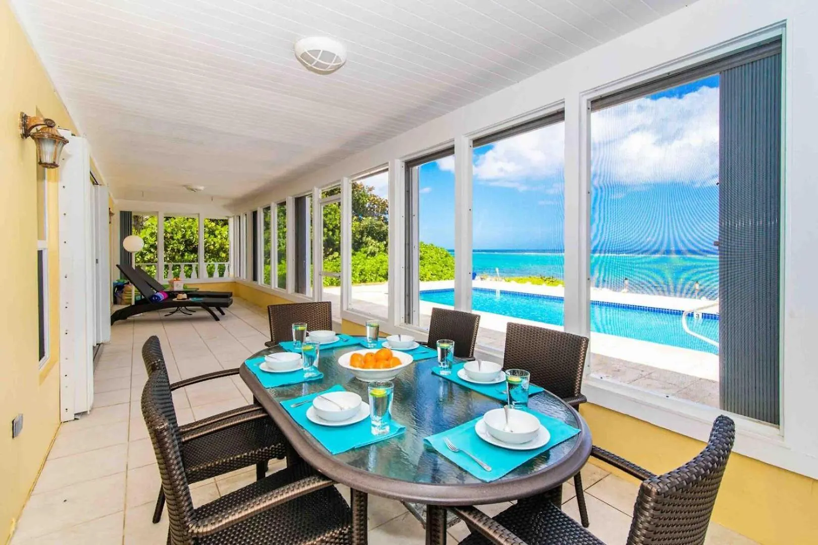 Thatch Hill - Renovated Beach House With Pool, Short Walk To The Rum Point Club Driftwood Village 0*,  Kajmanské ostrovy