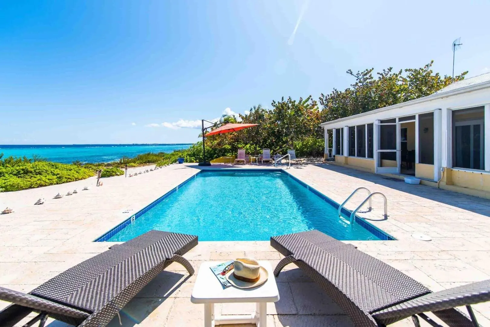 Thatch Hill - Renovated Beach House With Pool, Short Walk To The Rum Point Club Driftwood Village